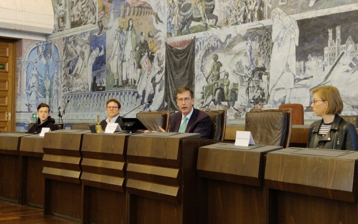 Pressekonferenz mit Organisatoren des Klimaentscheids im Rathaus Pressekonferenz mit Organisatoren des Klimaentscheids im Rathaus